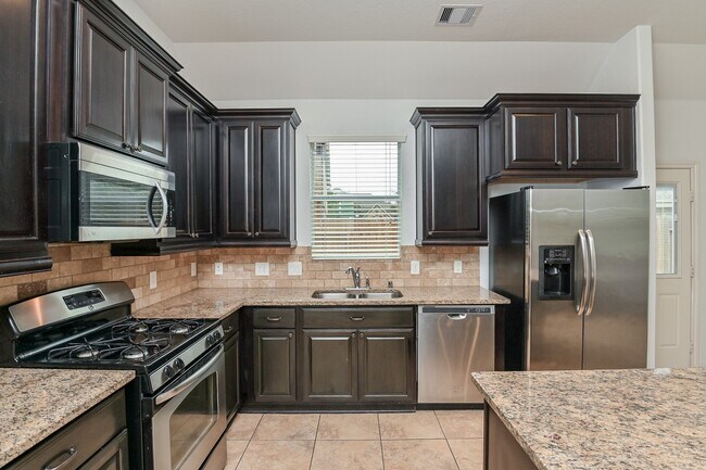 Building Photo - 6026 Baileys Run Ln