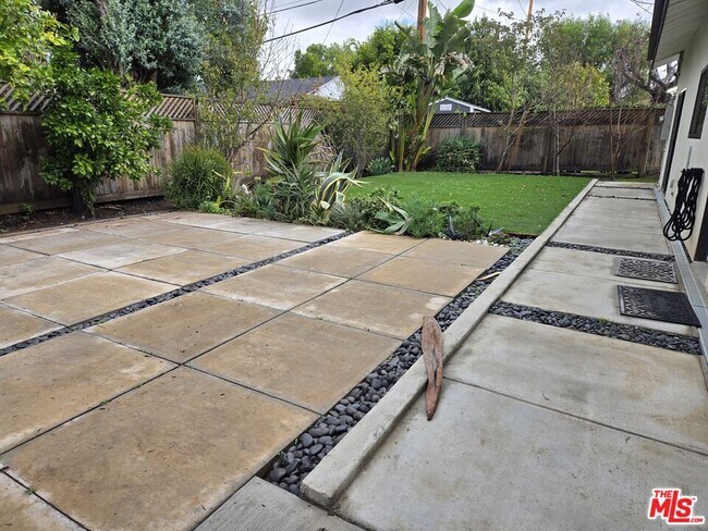 Building Photo - 17601 Rhoda St