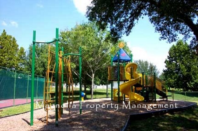 Building Photo - 7729 Indian Ridge Trail N
