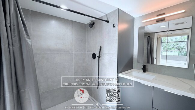 Building Photo - Sunny loft with in unit gym, heated floors in bathroom, contemporary kitchen, and includes water/...