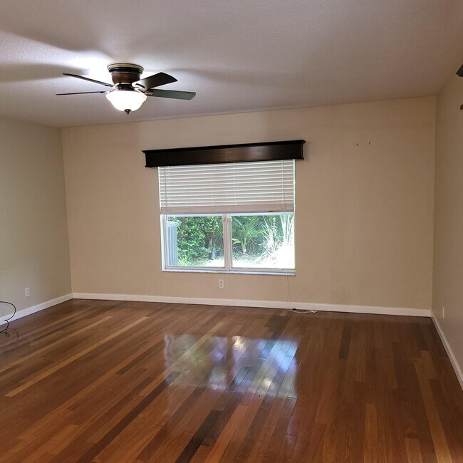 Building Photo - 509 Alejandro Ln