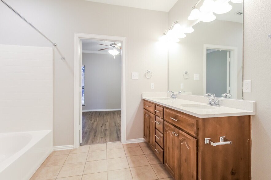 Building Photo - 12112 Walden Wood Dr