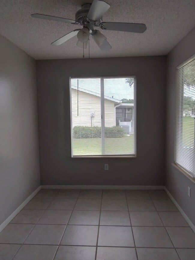 Building Photo - Charming 2/1 Home in Oak Run 55+ Community...