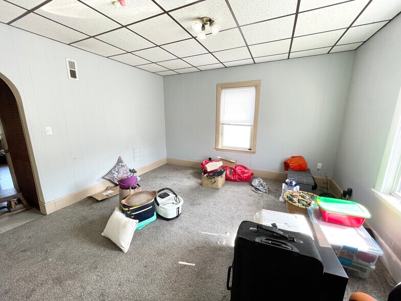 Building Photo - 103 Buttonwood St
