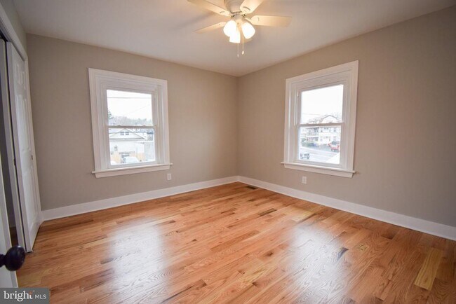 Building Photo - 207 Paxson Ave