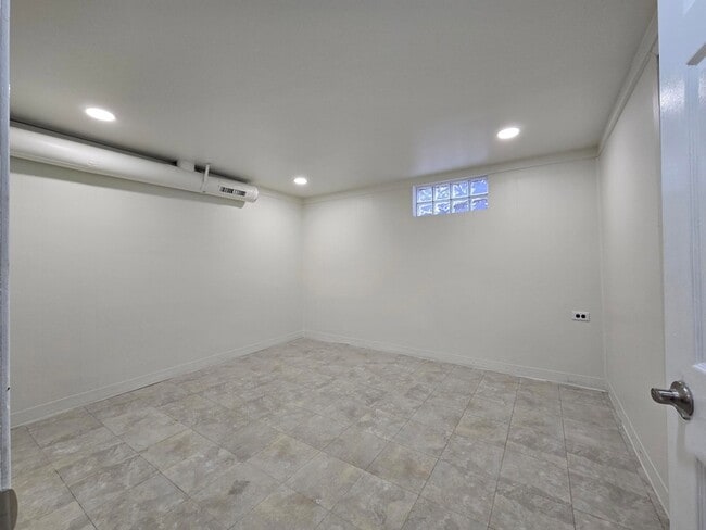 Building Photo - 7230 Beech Ave