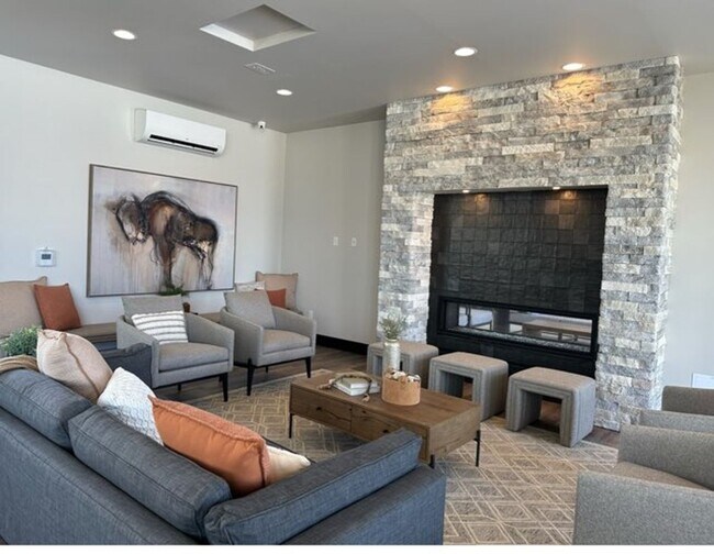 Building Photo - Beautiful 3 bdrm end unit townhome with side yard available in Petrosa.