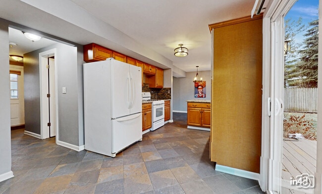 Building Photo - 239 Capitol Dr