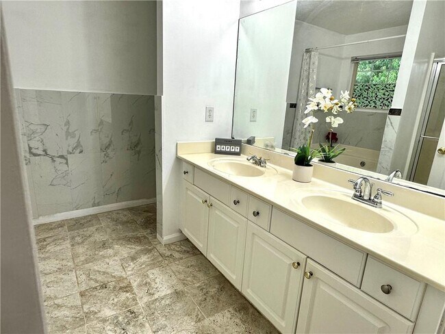 Building Photo - 575 Chandon Way