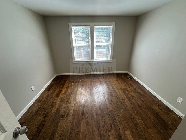 Building Photo - 3 bedroom / 1 bath home for rent -5519 Lyd...