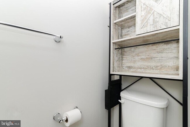 Building Photo - 6 Sparrow Cir