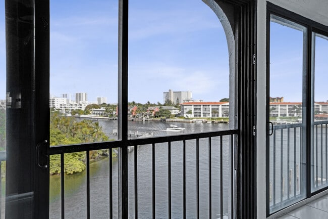 Building Photo - 1631 Riverview Rd