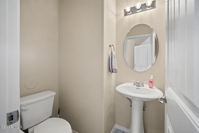 Building Photo - 3825 Loma Reina
