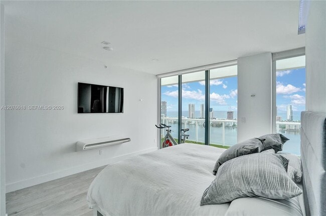 Building Photo - 4000 Island Blvd
