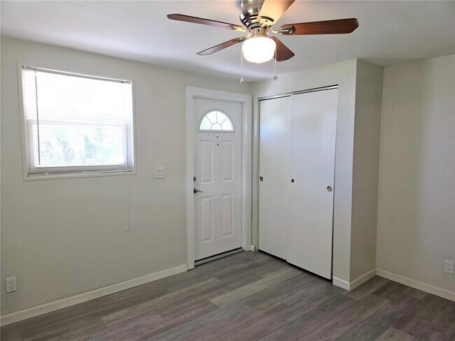 Building Photo - 5616 27th Ave S