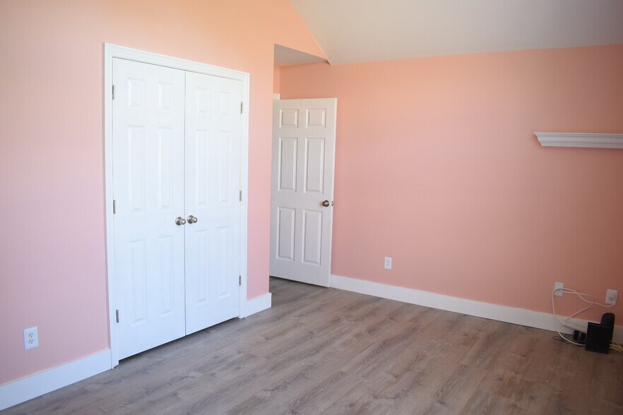 Building Photo - 7002 Hallstead Ct