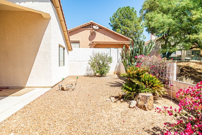 Building Photo - 11146 N Desert Flower Dr