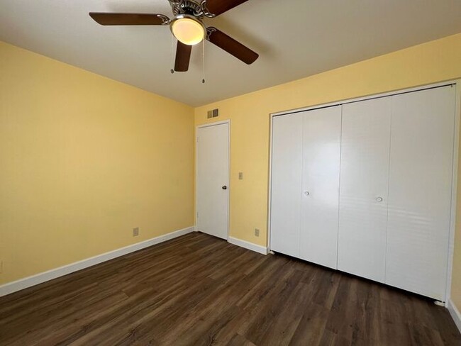 Building Photo - Freshly remodeled 2-bedroom, 1-bath unit!