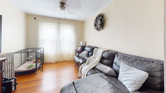 Building Photo - 14 Davison St