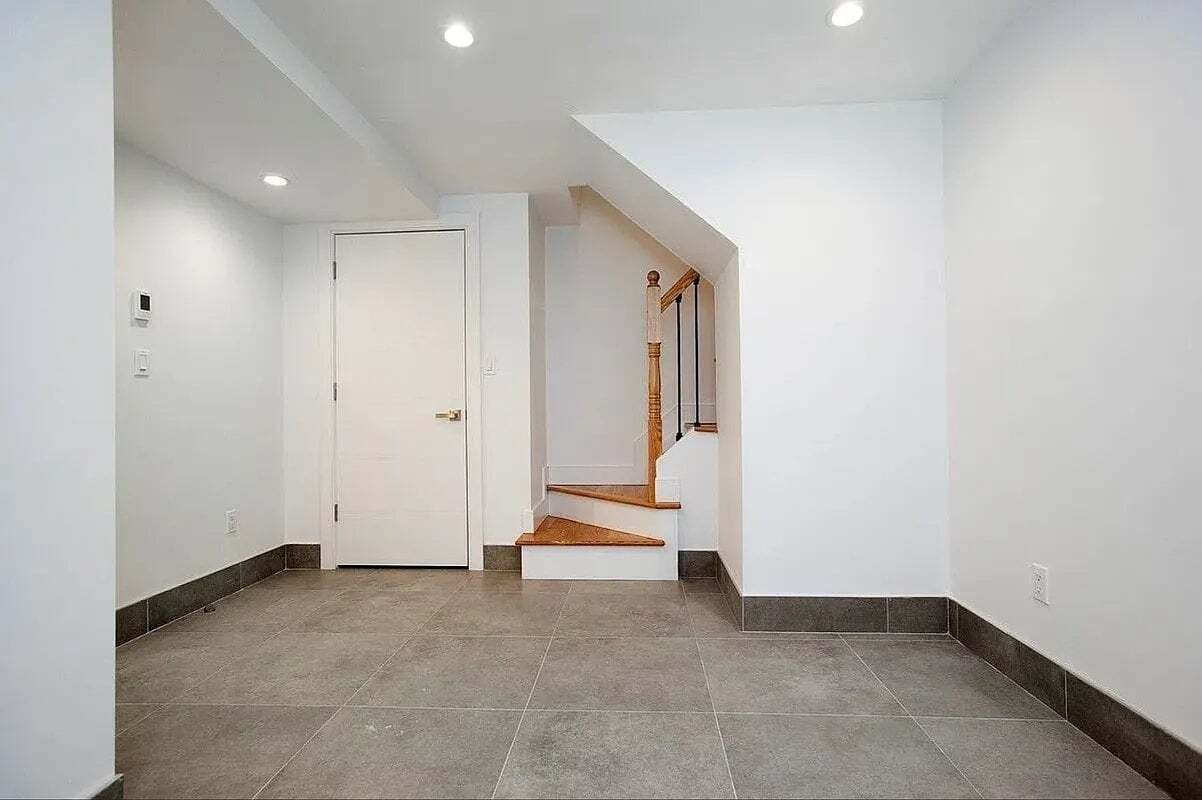 Building Photo - 127 E 36th St