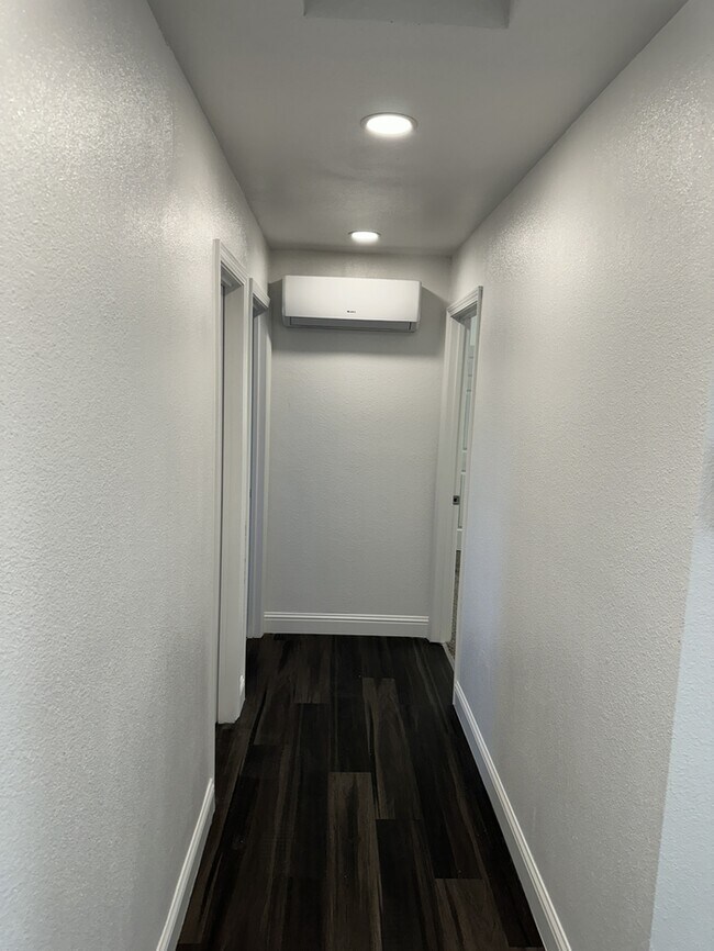 Building Photo - Updated 3 Bedroom 1 Bathroom Home.