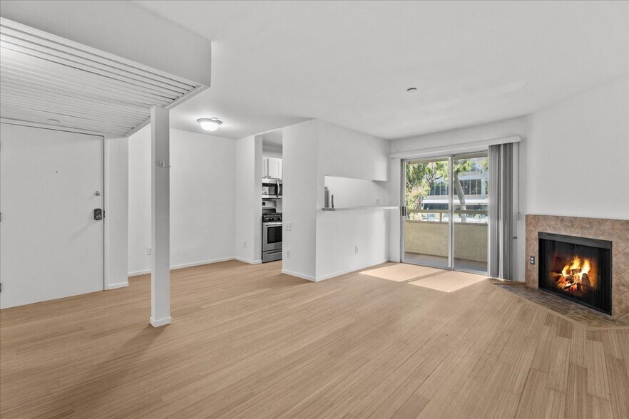 Primary Photo - 10960 Ashton Ave