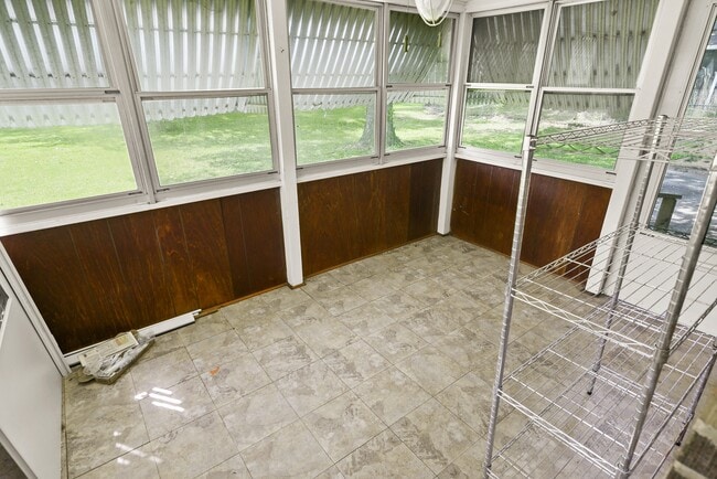 Building Photo - 2 Forest Home Ct