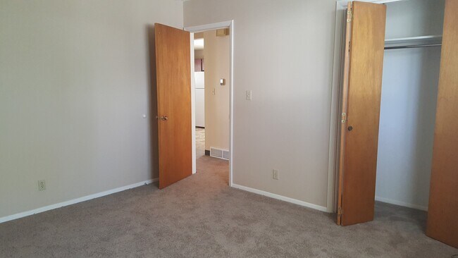 Building Photo - l1508