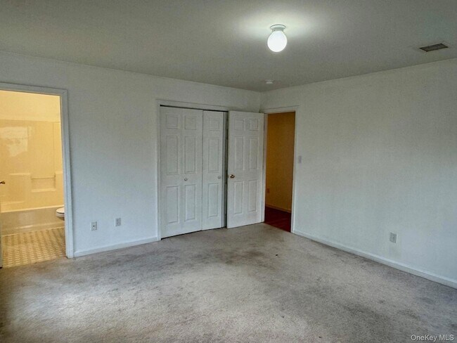 Building Photo - 18 Penny Ln