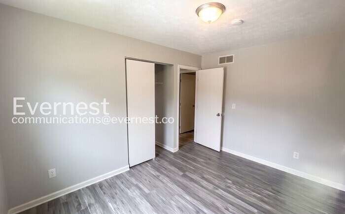 Building Photo - 2913 Chatsworth Way