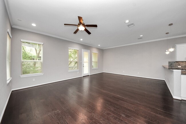 Building Photo - 2219 Bellefontaine