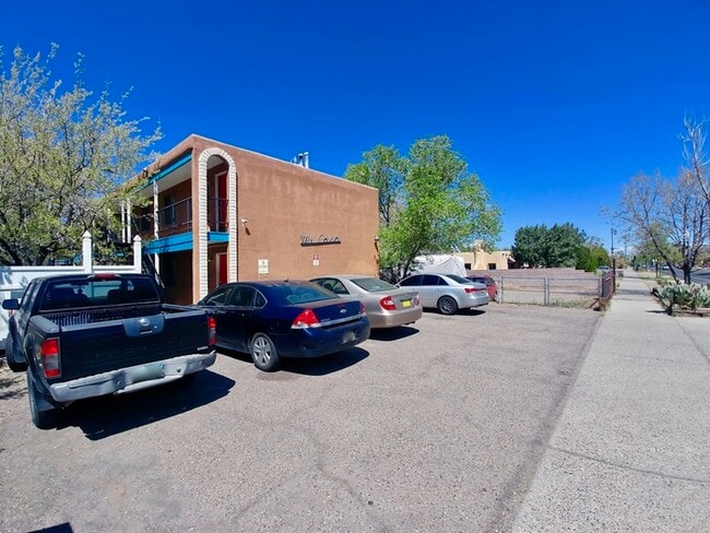 Building Photo - 313 Girard Blvd SE