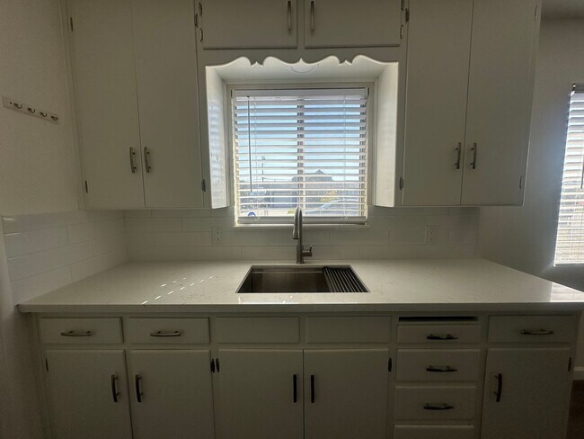 Building Photo - NW Visalia Charming home coming soon!