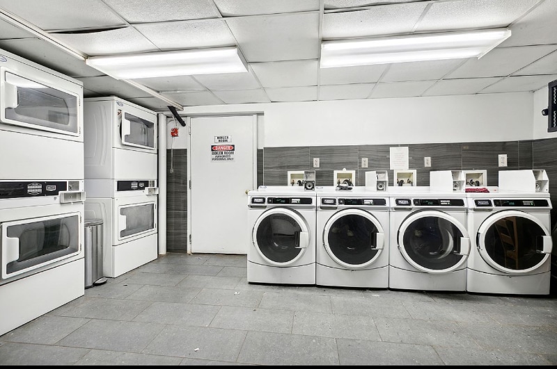 Building Photo - 65 W 70th St