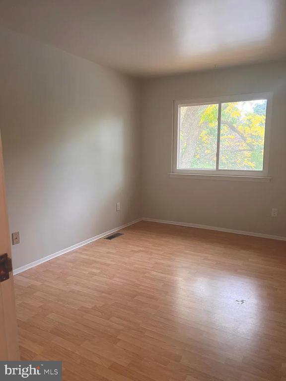 Building Photo - 207 Village Walk