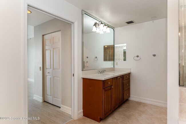 Building Photo - 93 Delannoy Ave