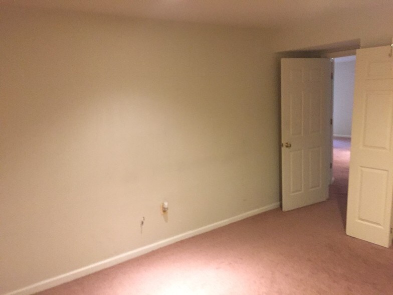 Living room 1 L - 4300 Stablemere Ct