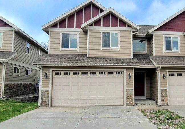 Primary Photo - **$1,000 off first month rent!** Beautiful...