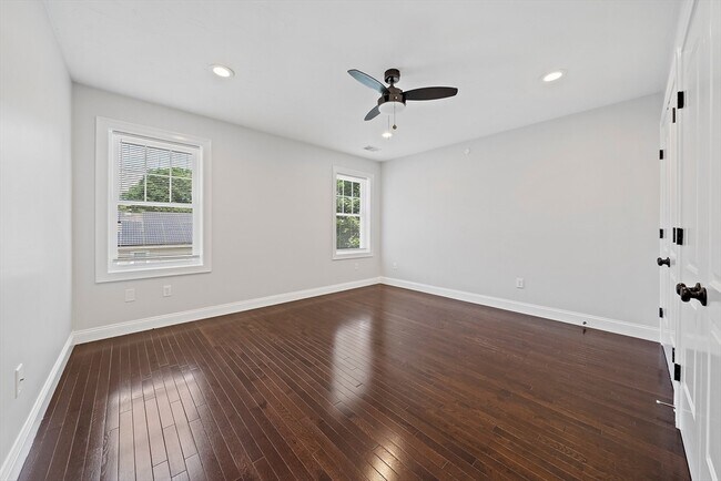 Building Photo - 479 Sherman St