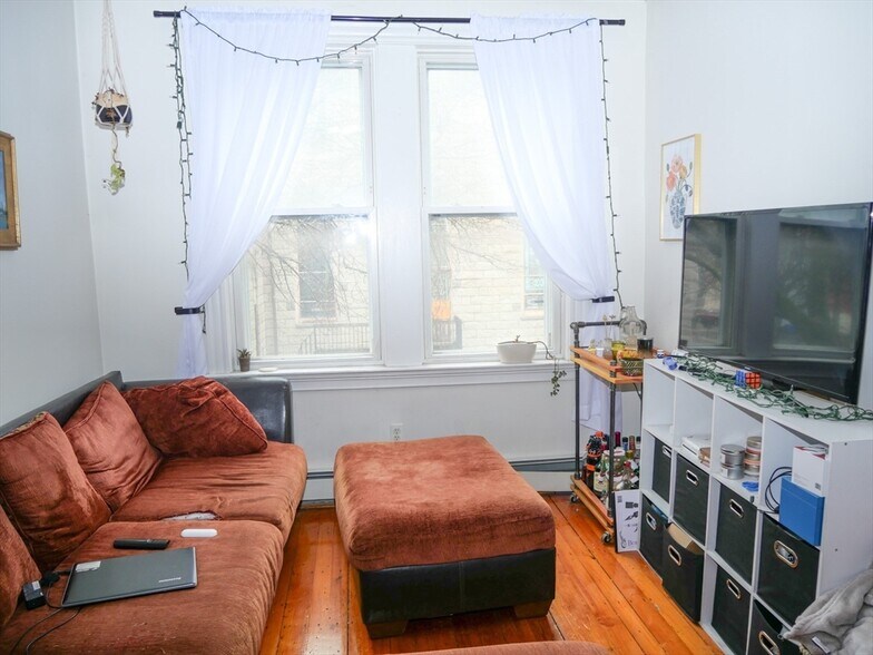 Building Photo - 237 W 3rd St