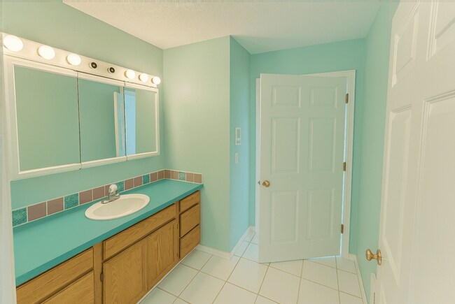 Building Photo - 542 S Woodland Dr