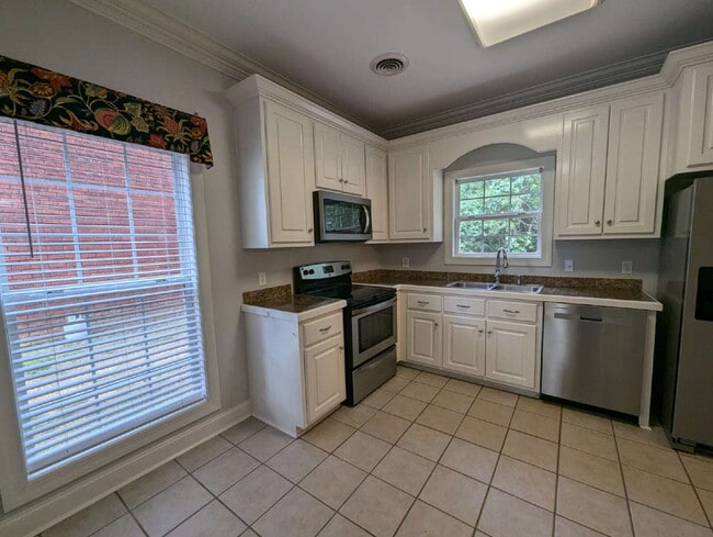 Building Photo - 117 Twin Gates Drive