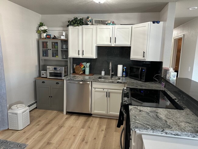 Building Photo - 11916 Barrett St