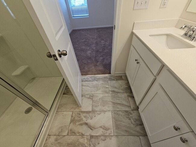 Building Photo - Like New Town Home in Kellerton Place, Monroe!