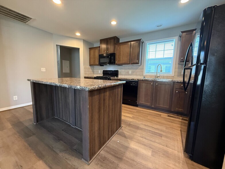 Building Photo - 71676 Heather Ct
