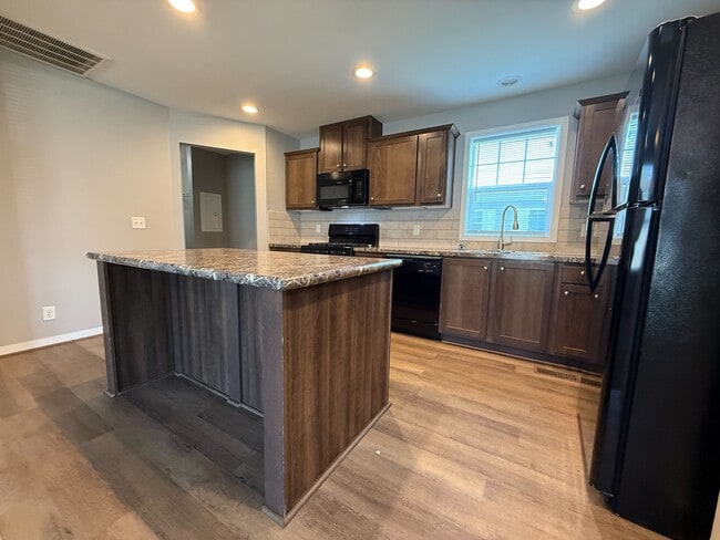 Building Photo - 71676 Heather Ct