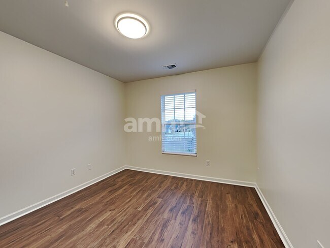 Building Photo - 30 Riverbed Dr