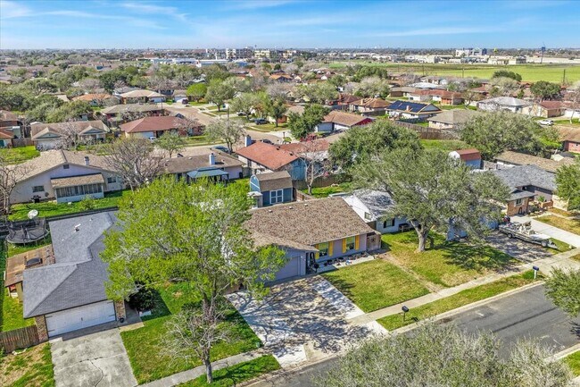 Building Photo - 1749 Dawn Breeze Dr