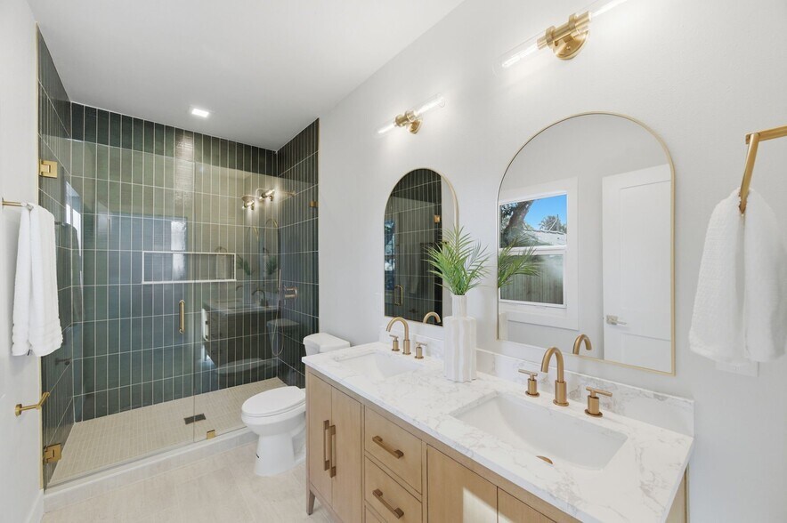 Building Photo - 309 E Selma Ave