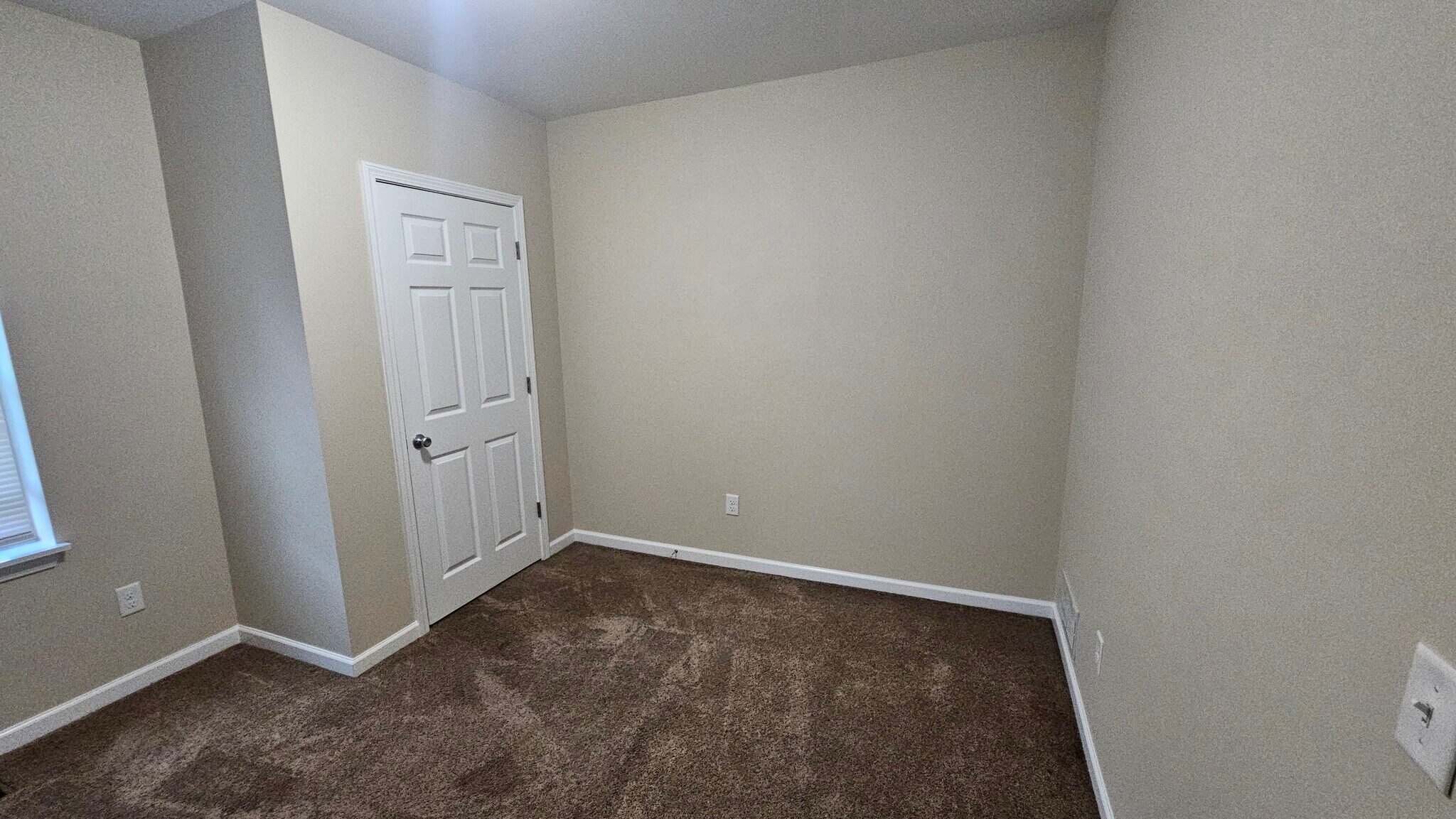 Building Photo - 11 S Summit St